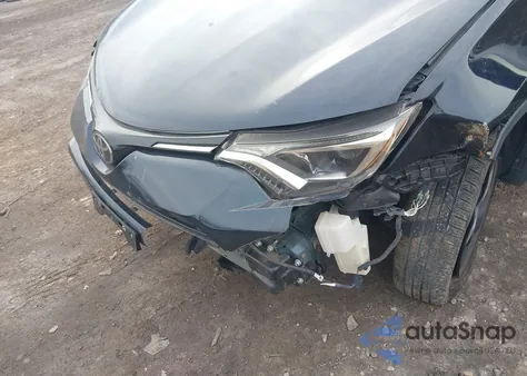 2018 Toyota Rav4 Le z USA, uszkodzony, nr VIN JTMBFREV2JJ717396